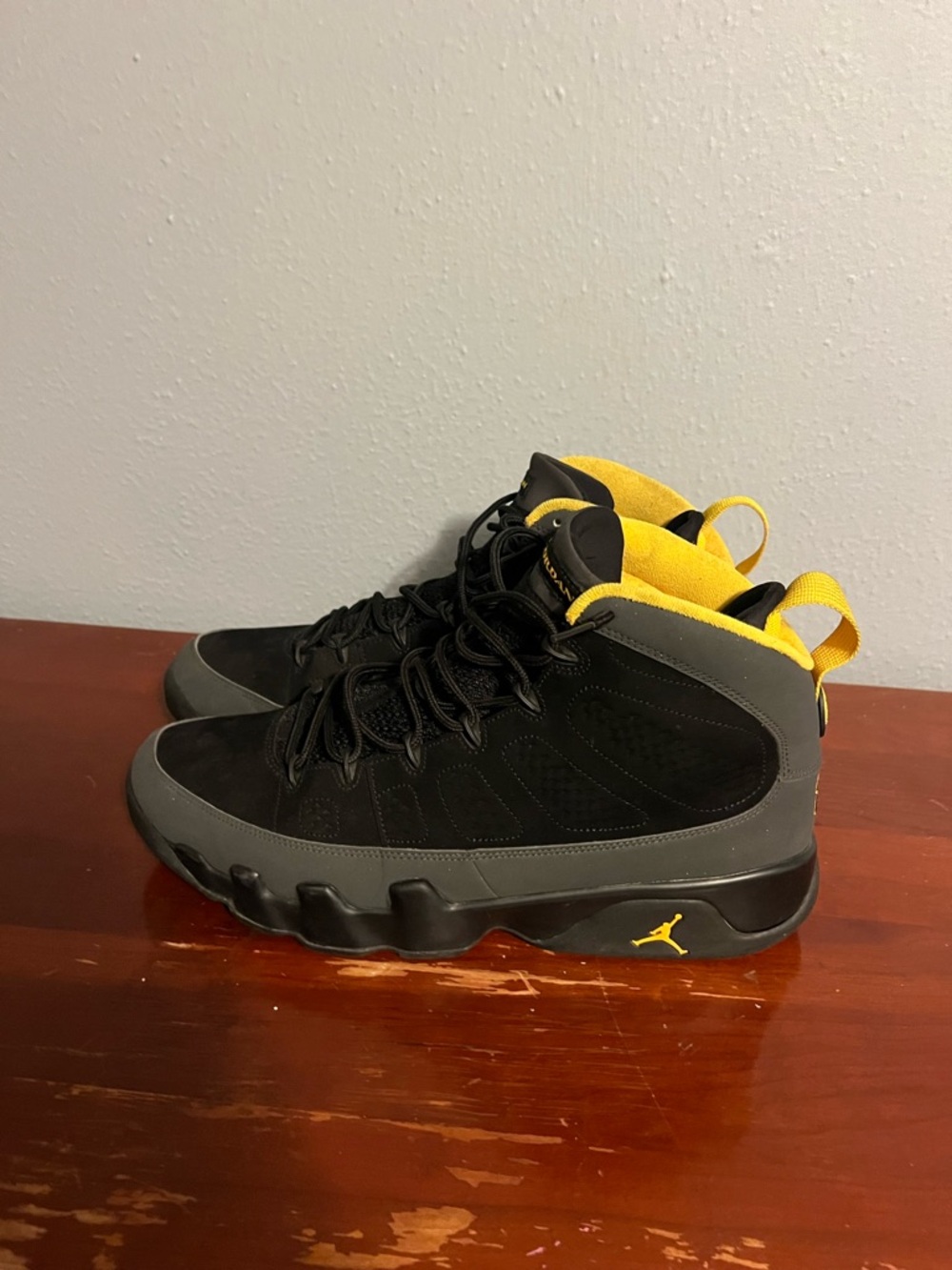 Jordan Men's Black and Yellow High-Top Sneakers Air Jordan 9 University Gold - Picture 1 of 8